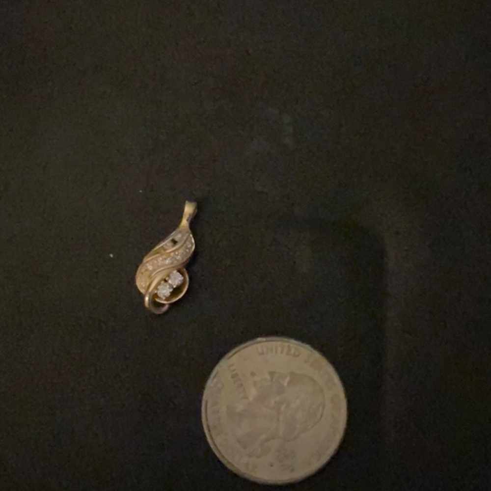 14kt yellow gold diamond freeform pendant (C638)